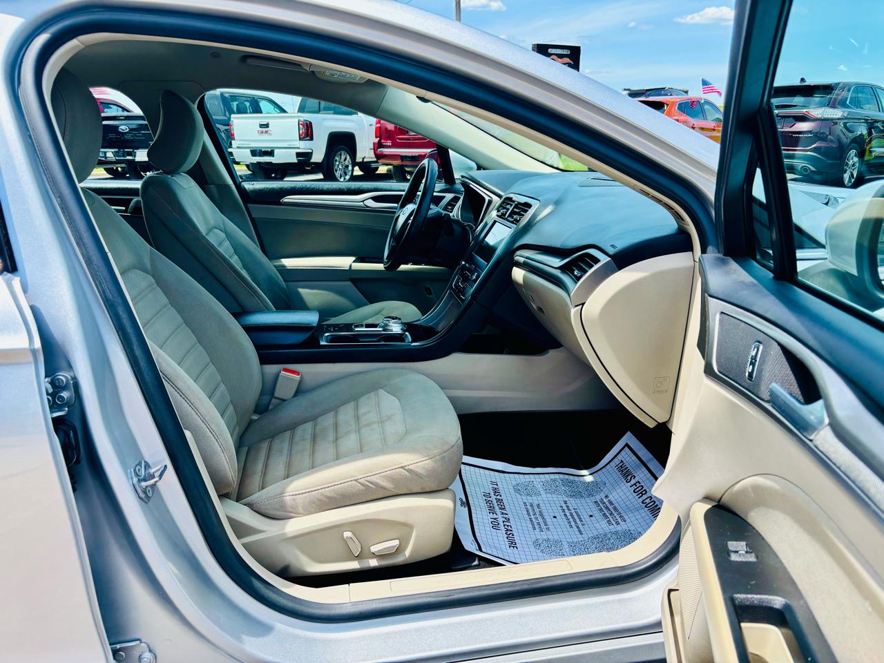 Ford Fusion Hybrid SE FWD 2019