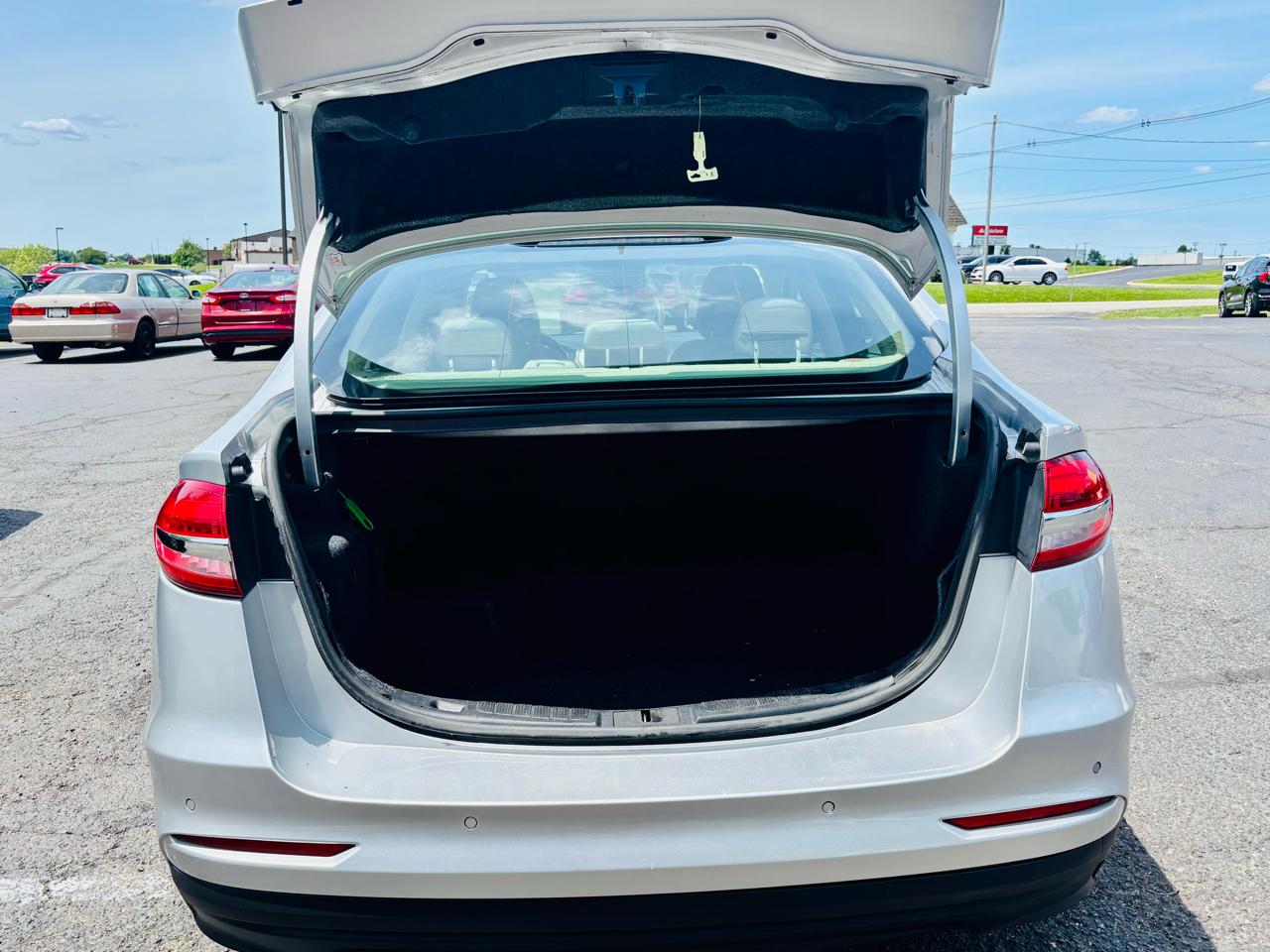 Ford Fusion Hybrid SE FWD 2019
