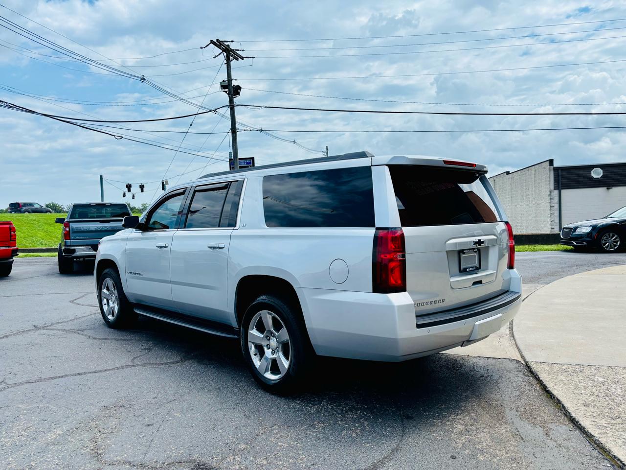 Chevrolet Suburban 4WD 4dr 1500 LT 2016