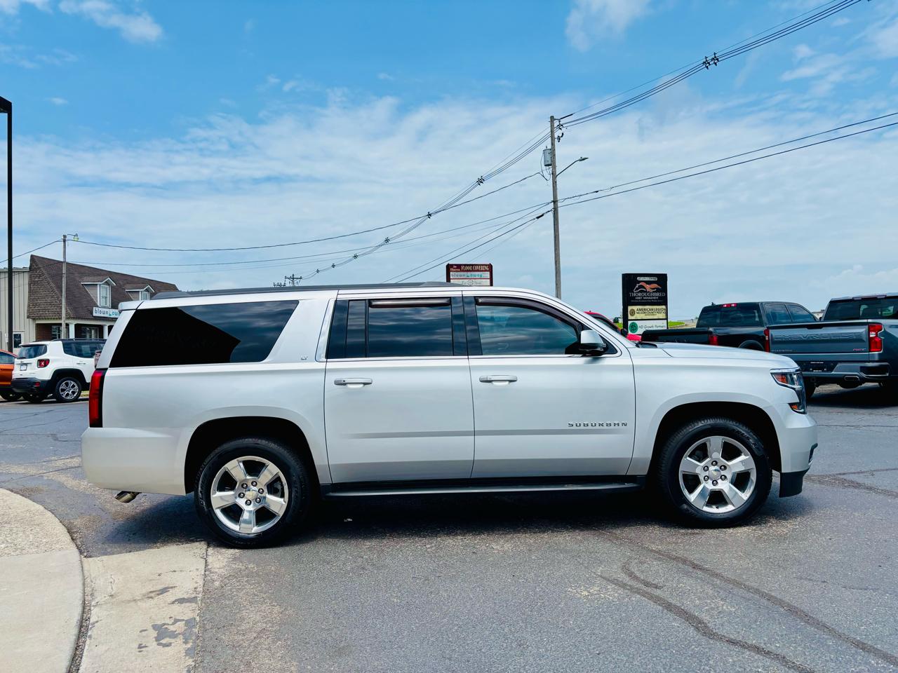 Chevrolet Suburban 4WD 4dr 1500 LT 2016