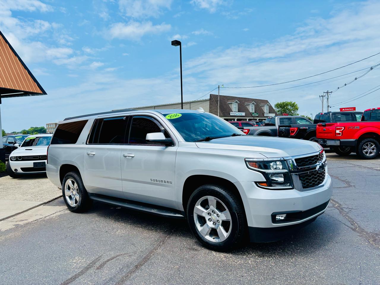 Chevrolet Suburban 4WD 4dr 1500 LT 2016