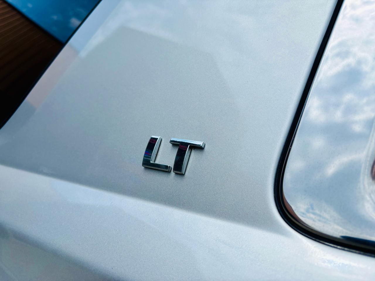 Chevrolet Suburban 4WD 4dr 1500 LT 2016