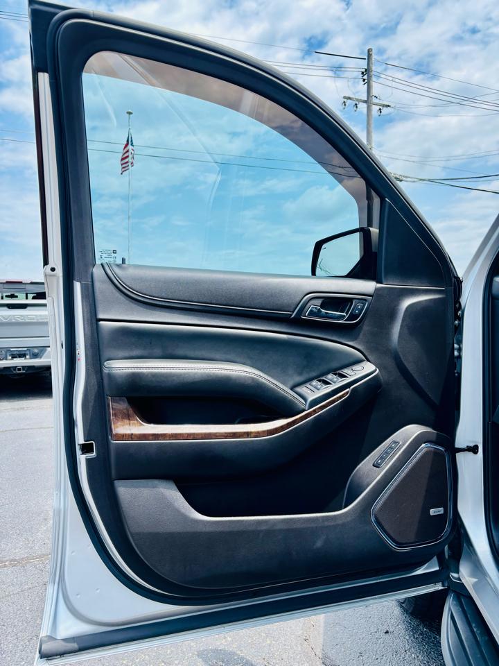 Chevrolet Suburban 4WD 4dr 1500 LT 2016