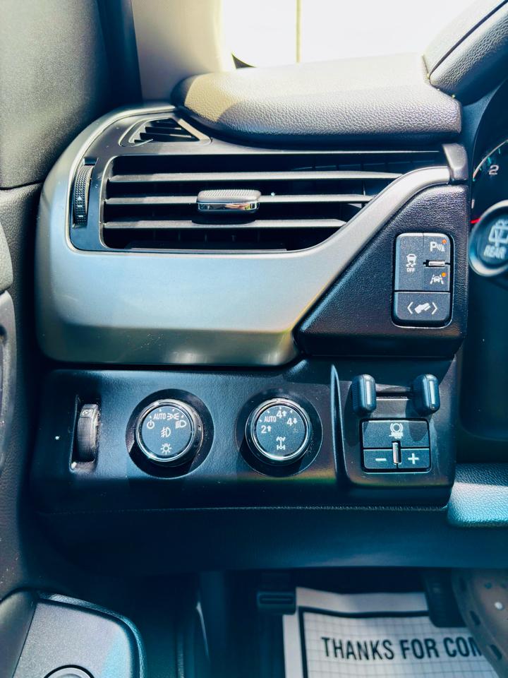 Chevrolet Suburban 4WD 4dr 1500 LT 2016
