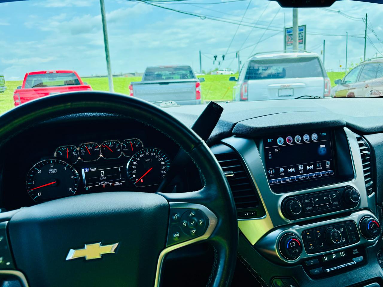 Chevrolet Suburban 4WD 4dr 1500 LT 2016