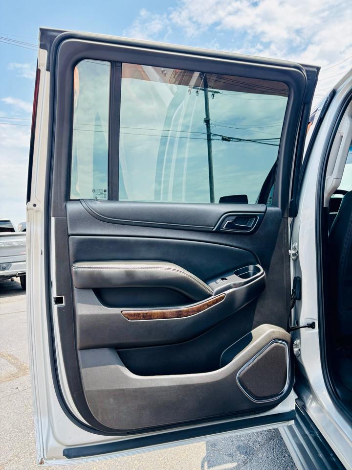 Chevrolet Suburban 4WD 4dr 1500 LT 2016