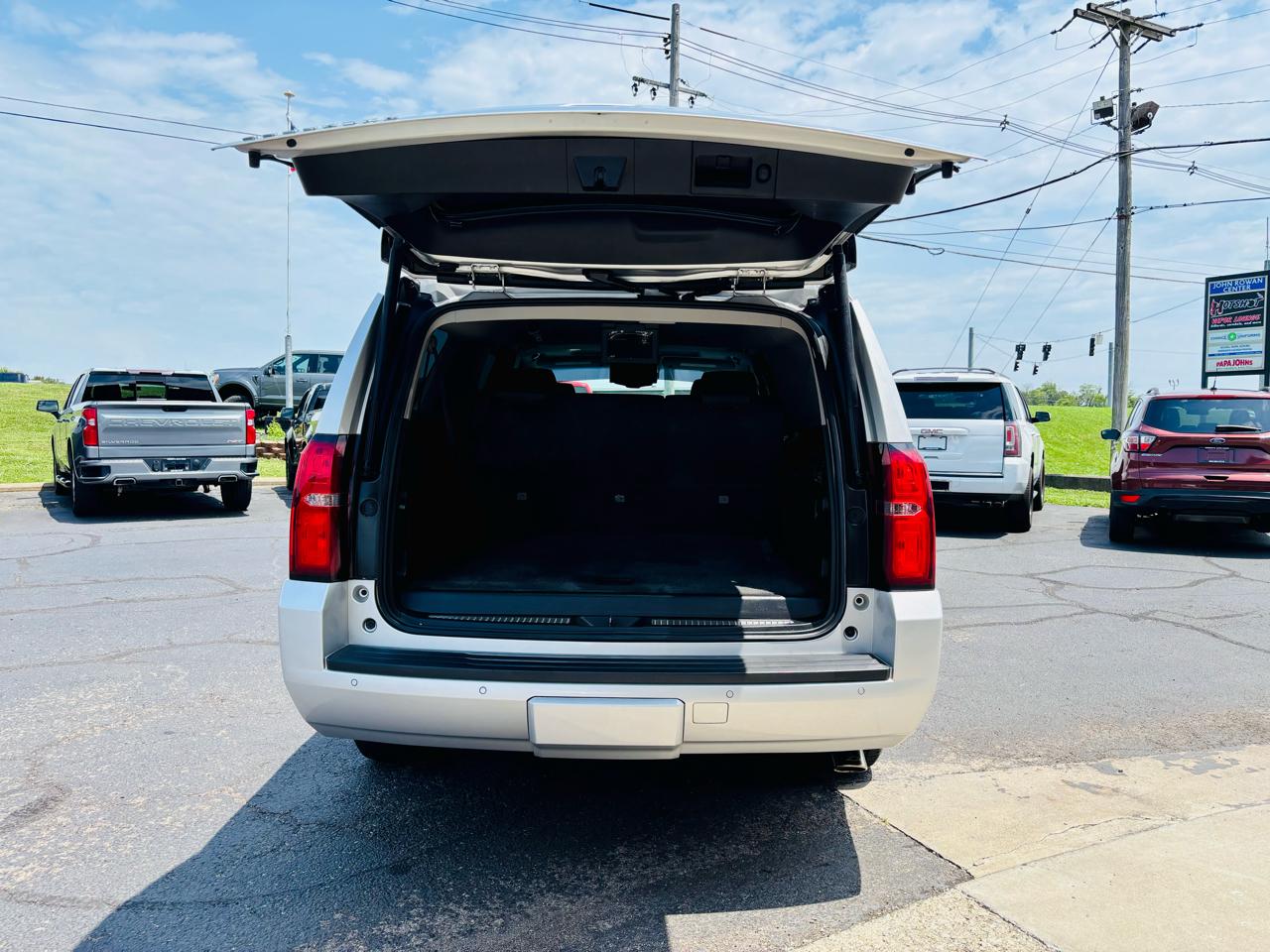 Chevrolet Suburban 4WD 4dr 1500 LT 2016
