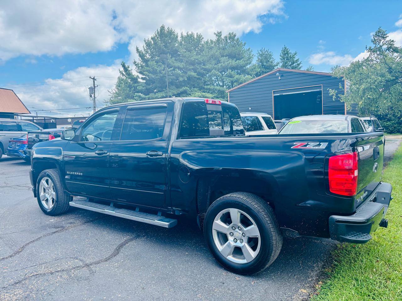 Chevrolet Silverado 1500 4WD Crew Cab 143.5" LT w/2LT 2017