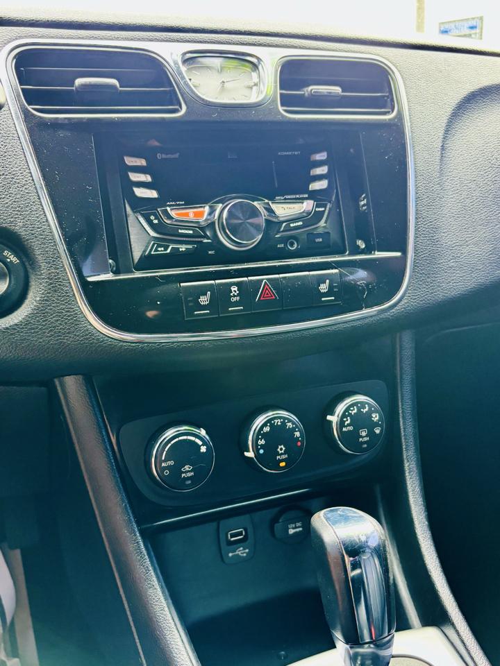 Chrysler 200 4dr Sdn Limited 2012
