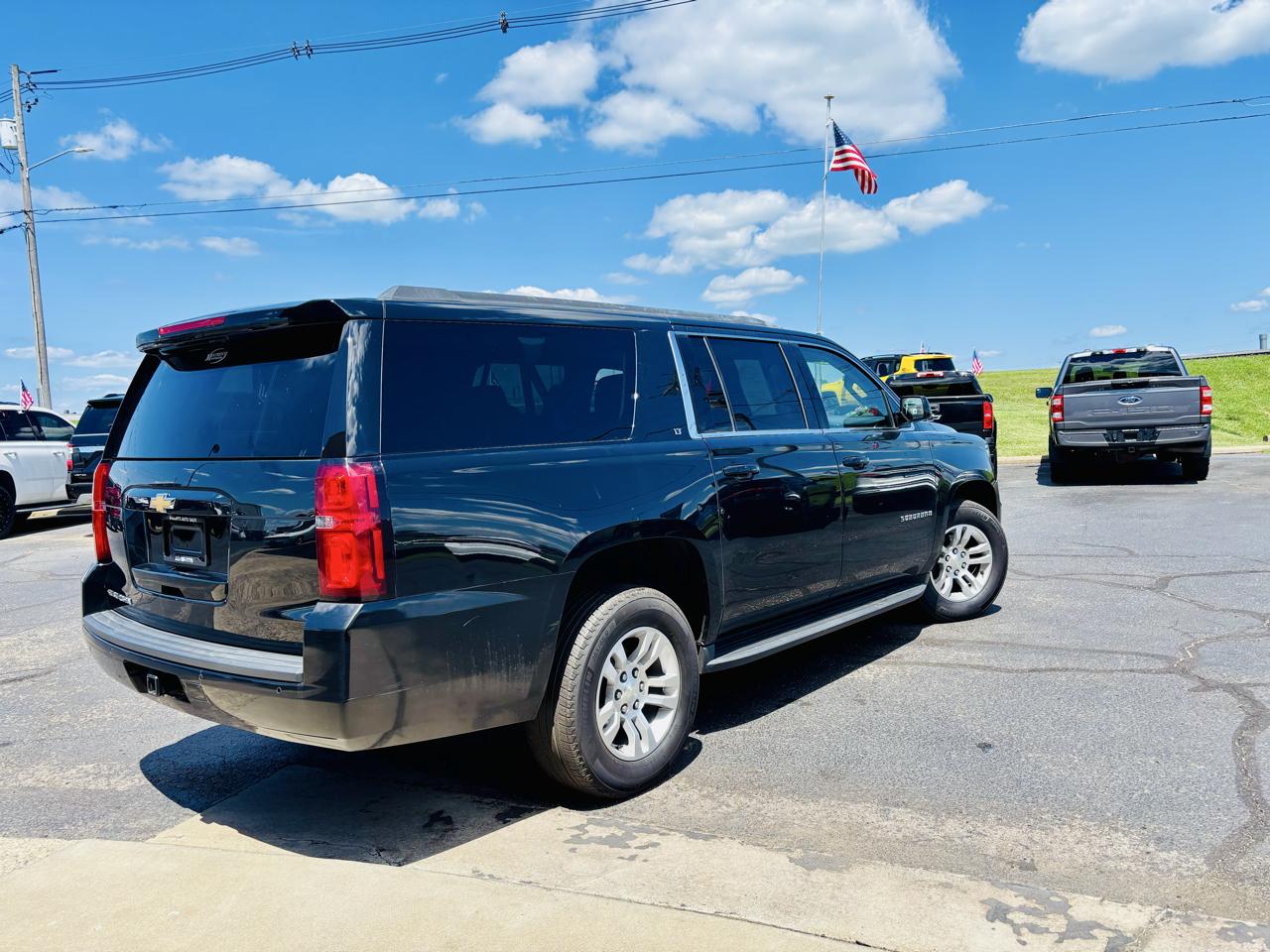 Chevrolet Suburban 4WD 4dr 1500 LT 2018