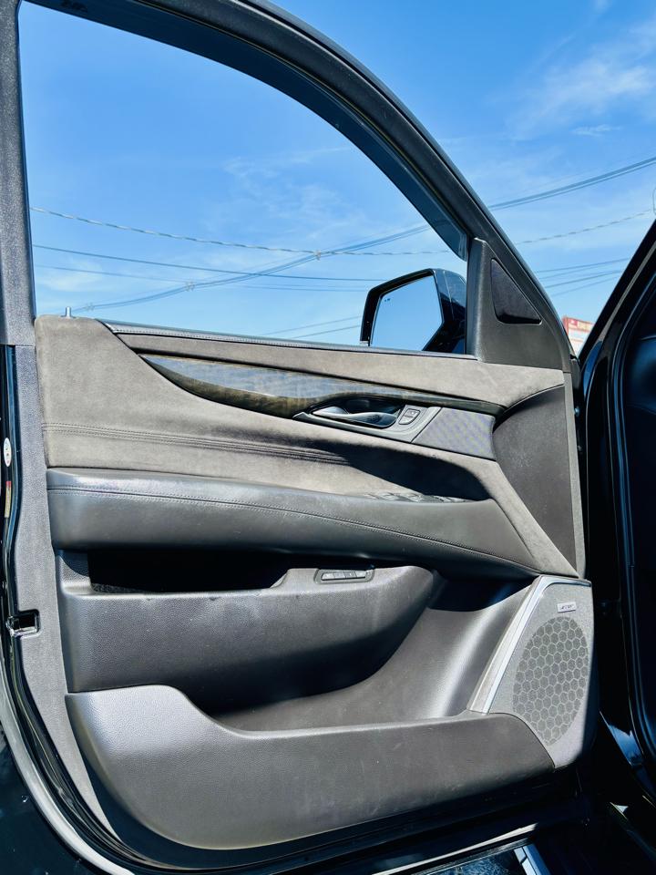 Cadillac Escalade ESV 4WD 4dr Platinum 2017