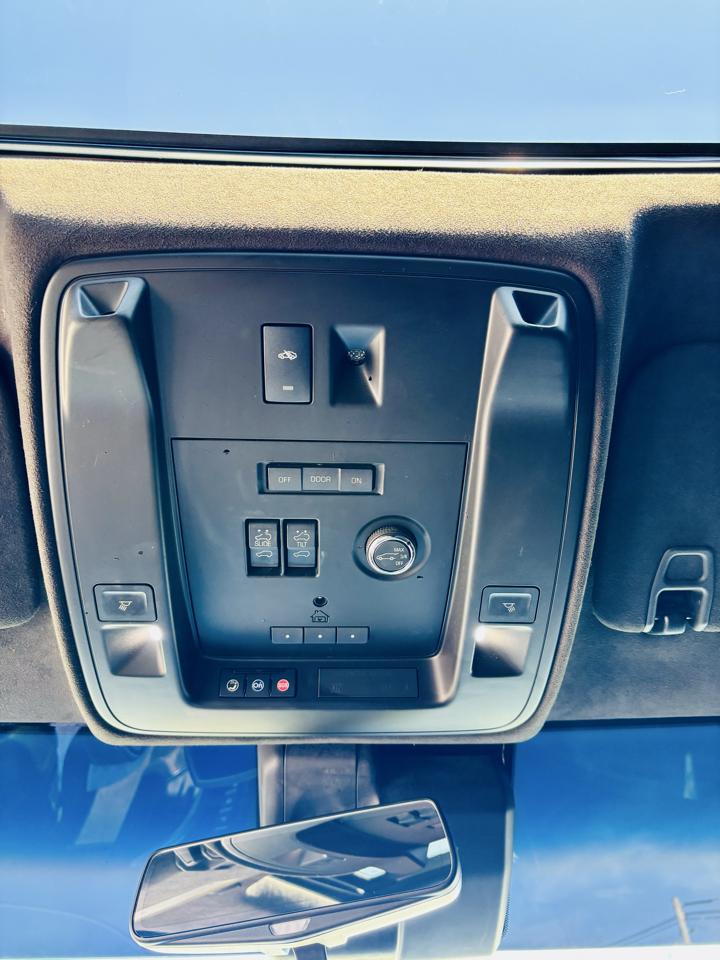 Cadillac Escalade ESV 4WD 4dr Platinum 2017