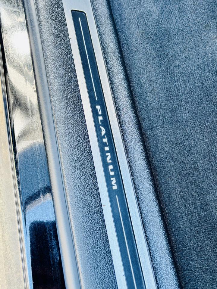 Cadillac Escalade ESV 4WD 4dr Platinum 2017