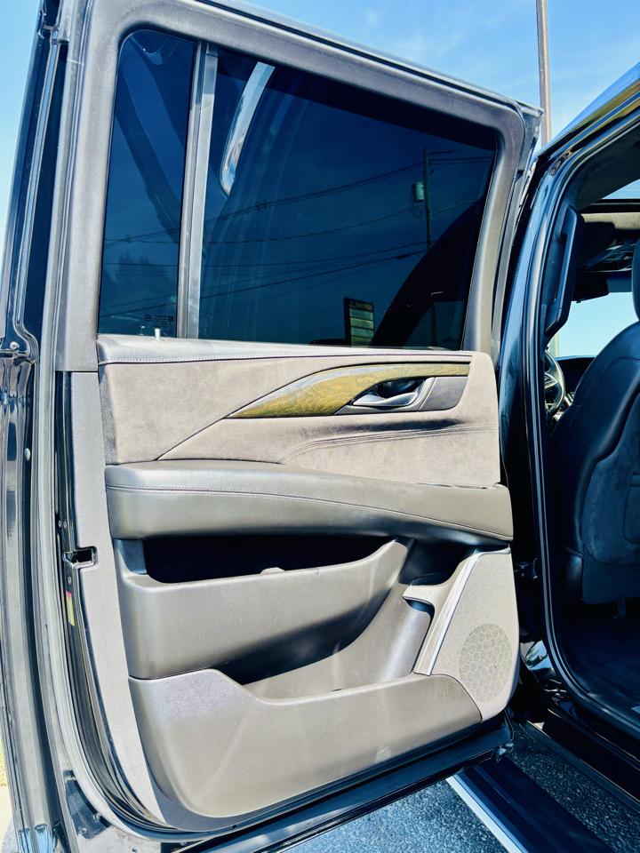 Cadillac Escalade ESV 4WD 4dr Platinum 2017
