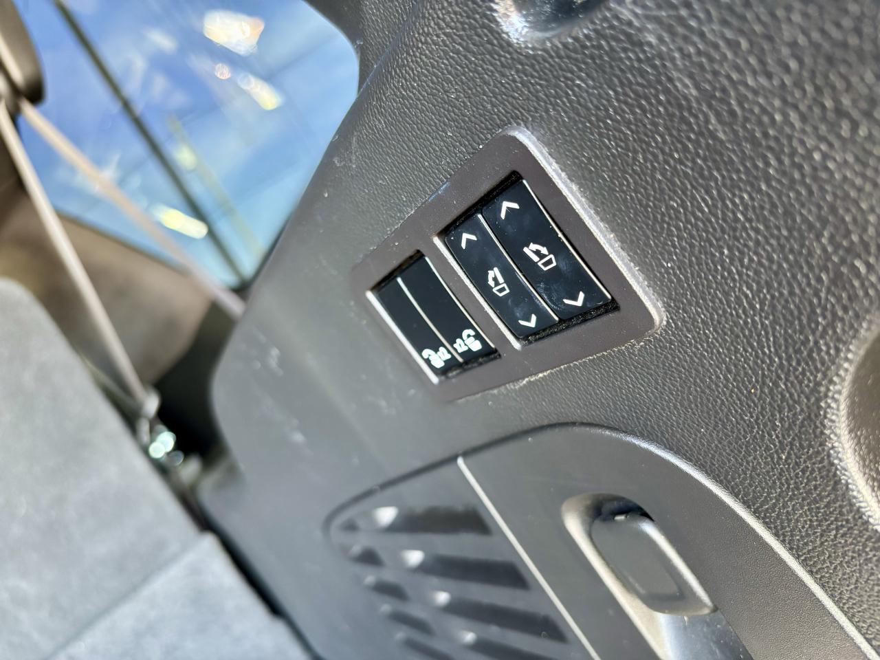 Cadillac Escalade ESV 4WD 4dr Platinum 2017