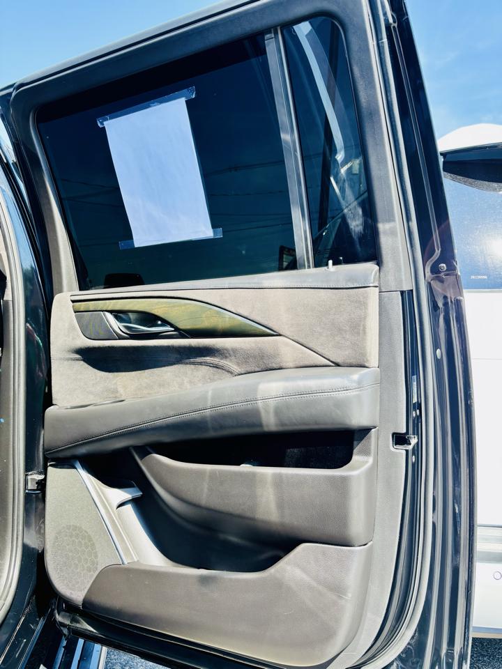 Cadillac Escalade ESV 4WD 4dr Platinum 2017