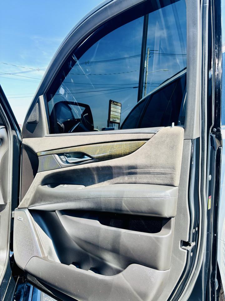Cadillac Escalade ESV 4WD 4dr Platinum 2017