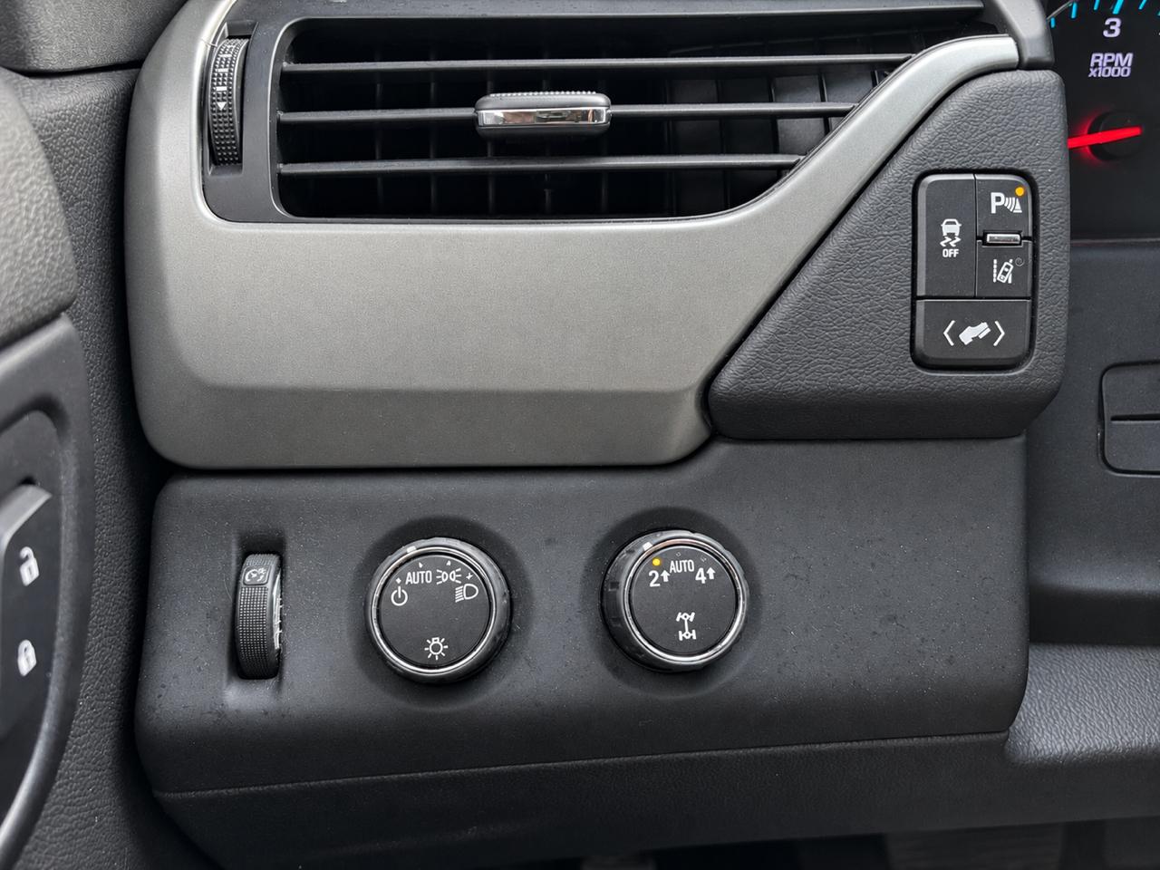 Chevrolet Tahoe 4WD 4dr LT 2015