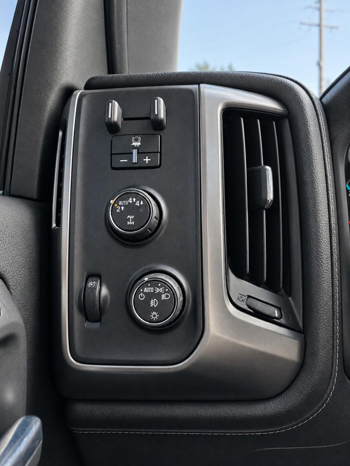 Chevrolet Silverado 1500 4WD Crew Cab 143.5" LTZ w/2LZ 2018