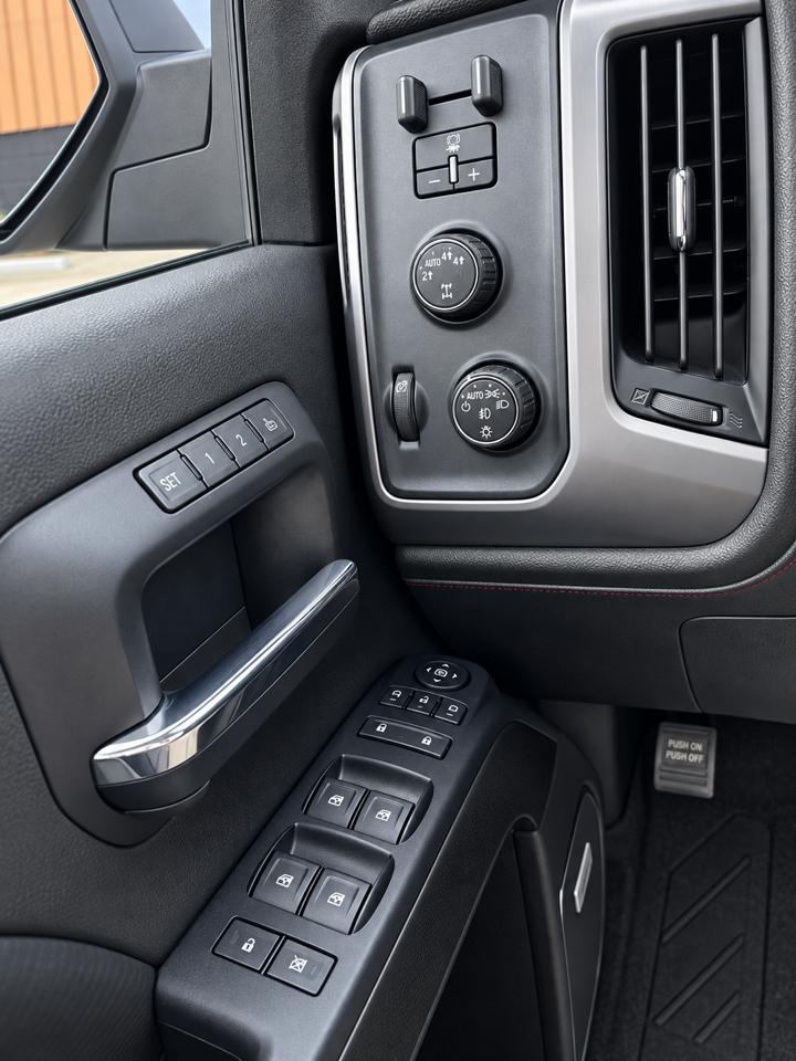 GMC Sierra 1500 4WD Crew Cab 143.5" SLT 2018