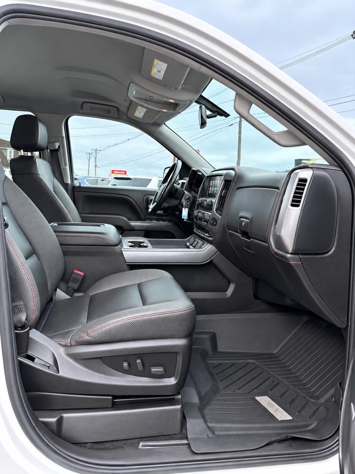 GMC Sierra 1500 4WD Crew Cab 143.5" SLT 2018