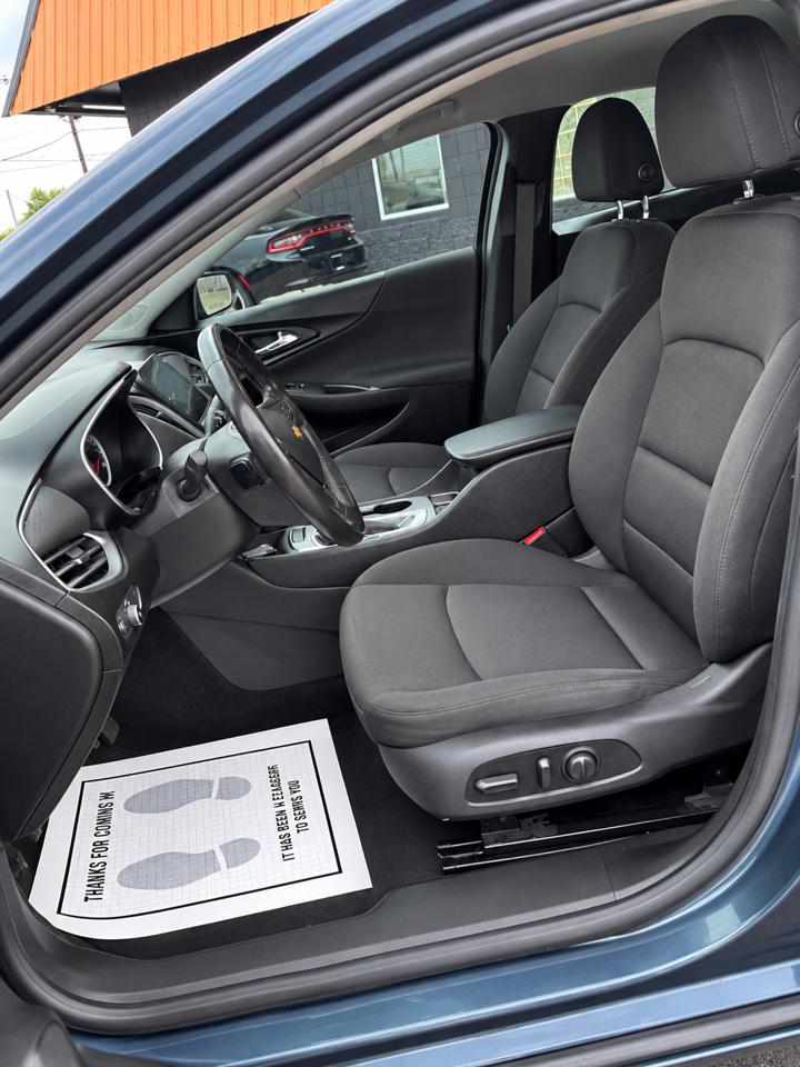 Chevrolet Malibu 4dr Sdn RS 2020
