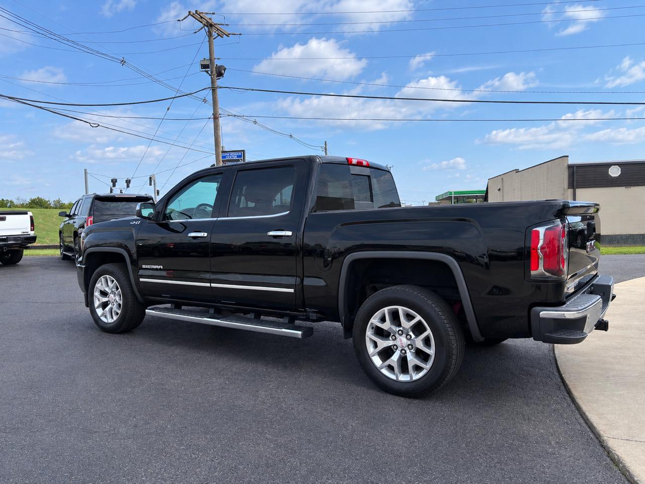 GMC Sierra 1500 4WD Crew Cab 143.5" SLT 2018