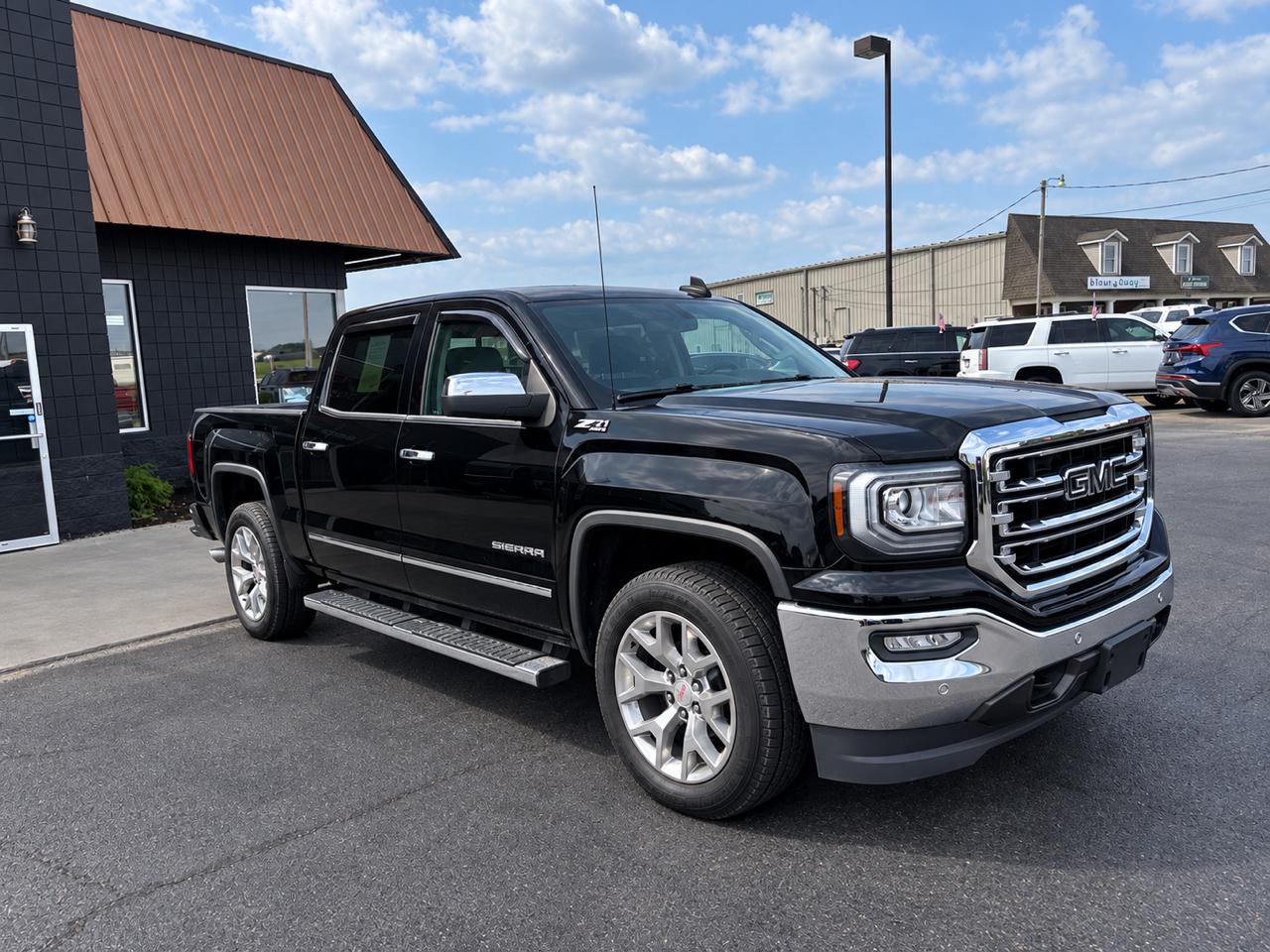 GMC Sierra 1500 4WD Crew Cab 143.5" SLT 2018
