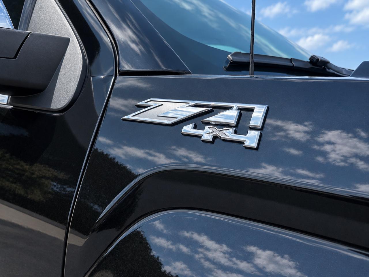 GMC Sierra 1500 4WD Crew Cab 143.5" SLT 2018
