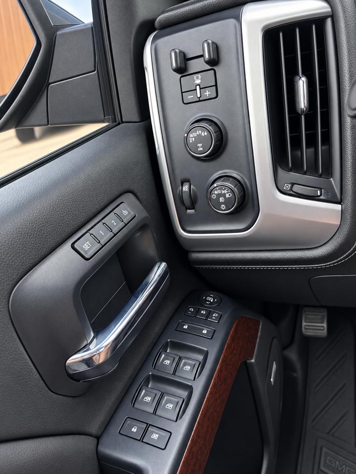 GMC Sierra 1500 4WD Crew Cab 143.5" SLT 2018