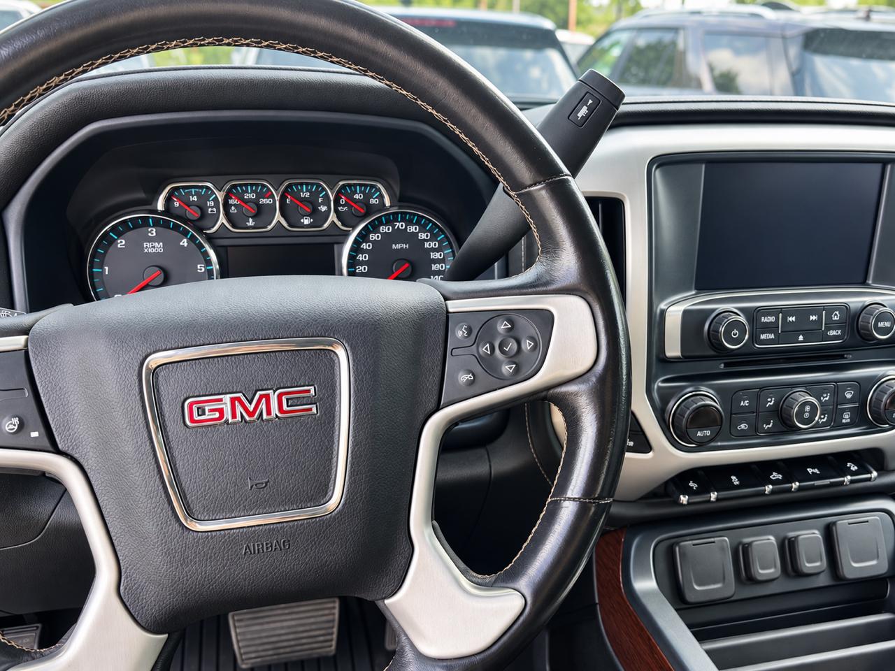 GMC Sierra 1500 4WD Crew Cab 143.5" SLT 2018