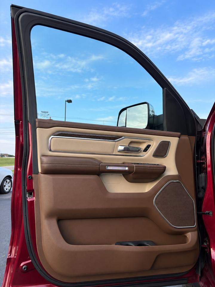 RAM 1500 Laramie 4x4 Crew Cab 5'7" Box 2019