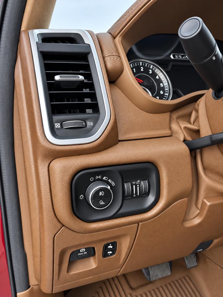 RAM 1500 Laramie 4x4 Crew Cab 5'7" Box 2019