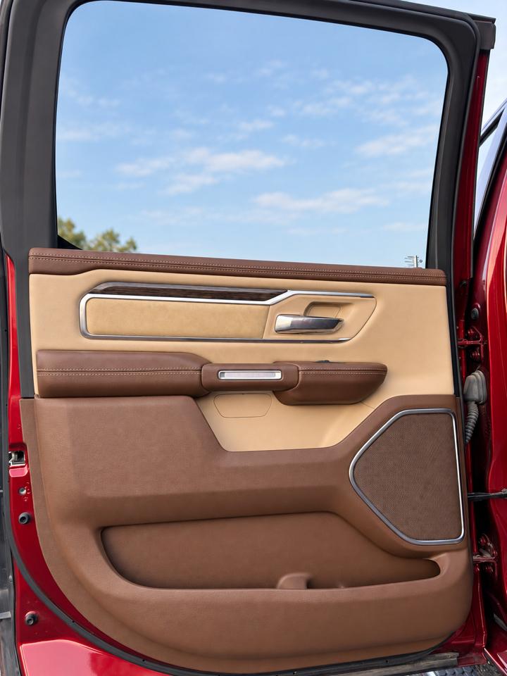 RAM 1500 Laramie 4x4 Crew Cab 5'7" Box 2019