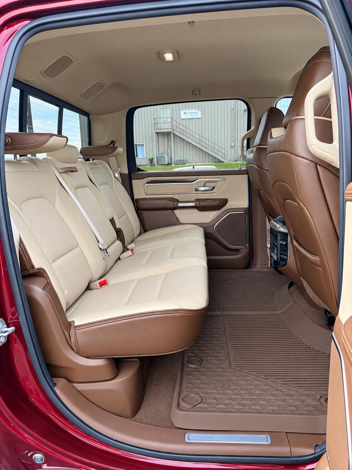 RAM 1500 Laramie 4x4 Crew Cab 5'7" Box 2019