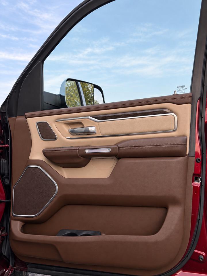 RAM 1500 Laramie 4x4 Crew Cab 5'7" Box 2019
