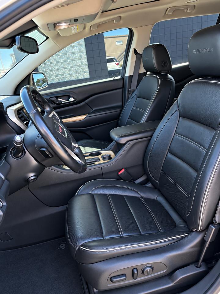 GMC Acadia AWD 4dr Denali 2017