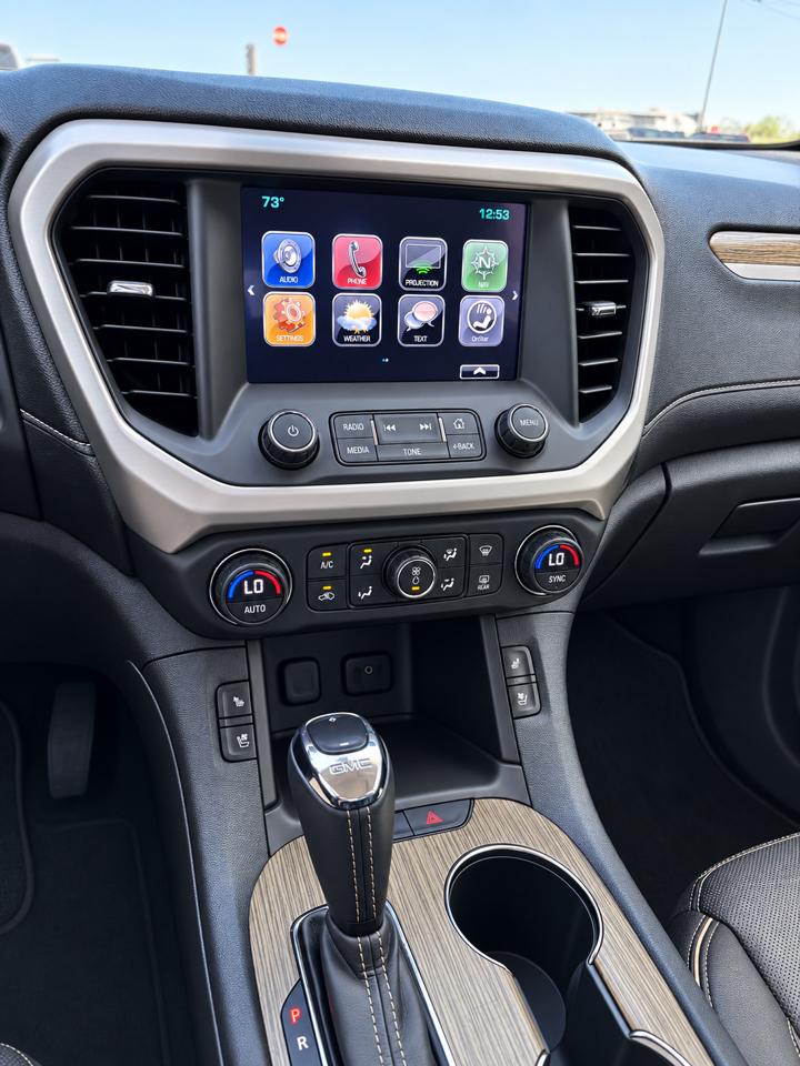 GMC Acadia AWD 4dr Denali 2017