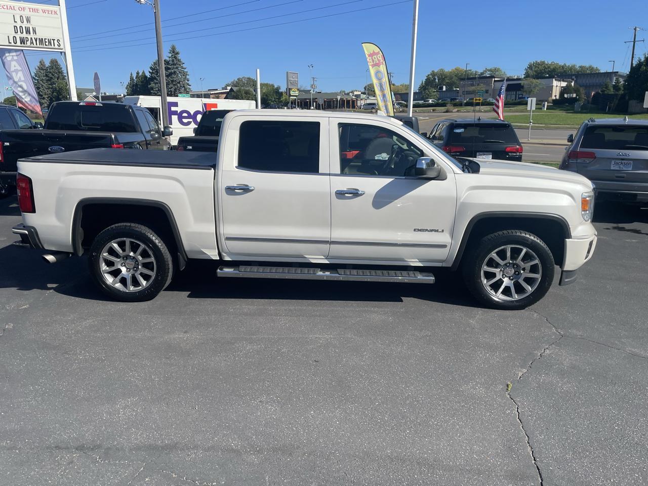 GMC Sierra 1500 4WD Crew Cab 143.5" Denali 2015