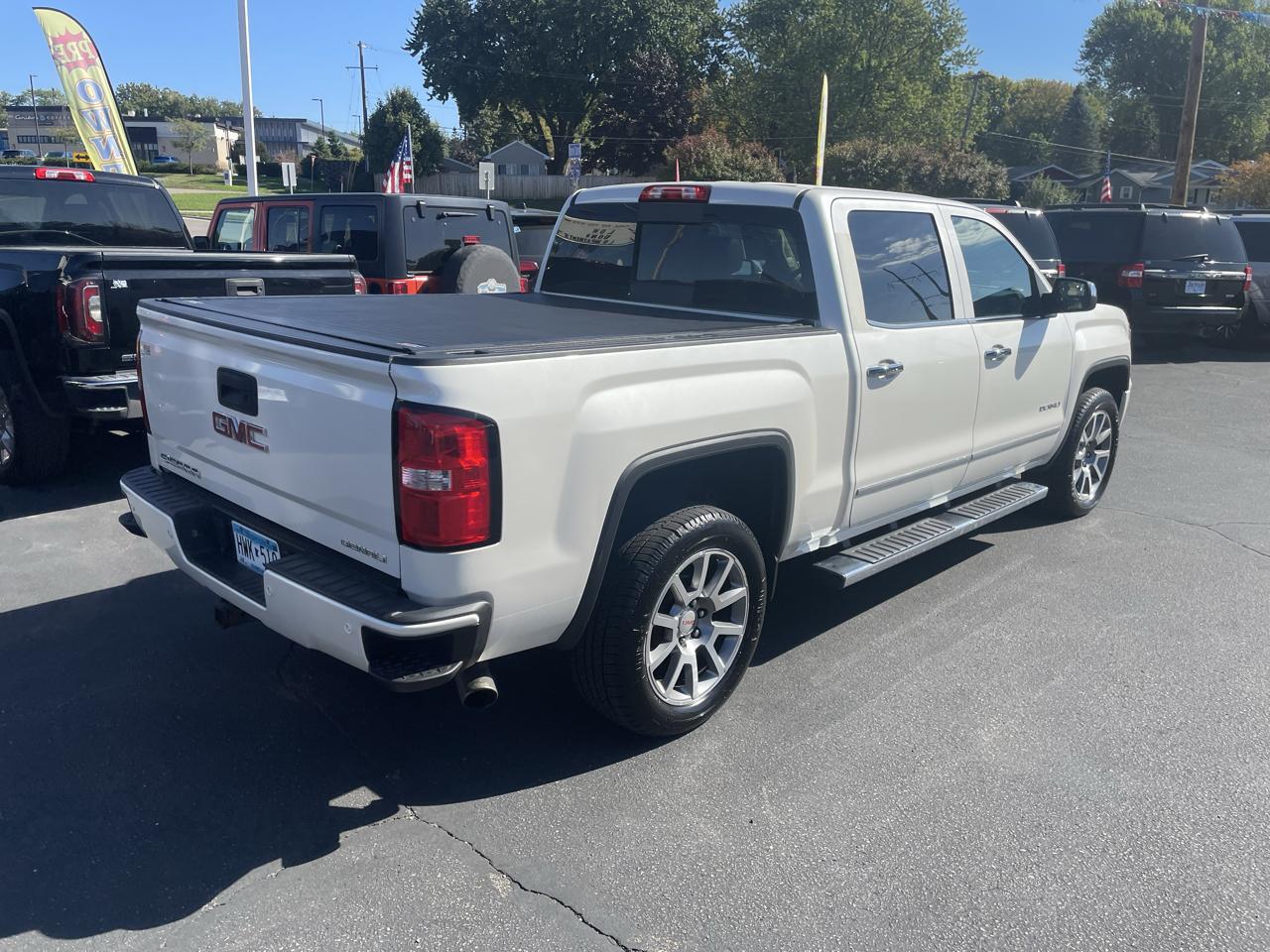 GMC Sierra 1500 4WD Crew Cab 143.5" Denali 2015