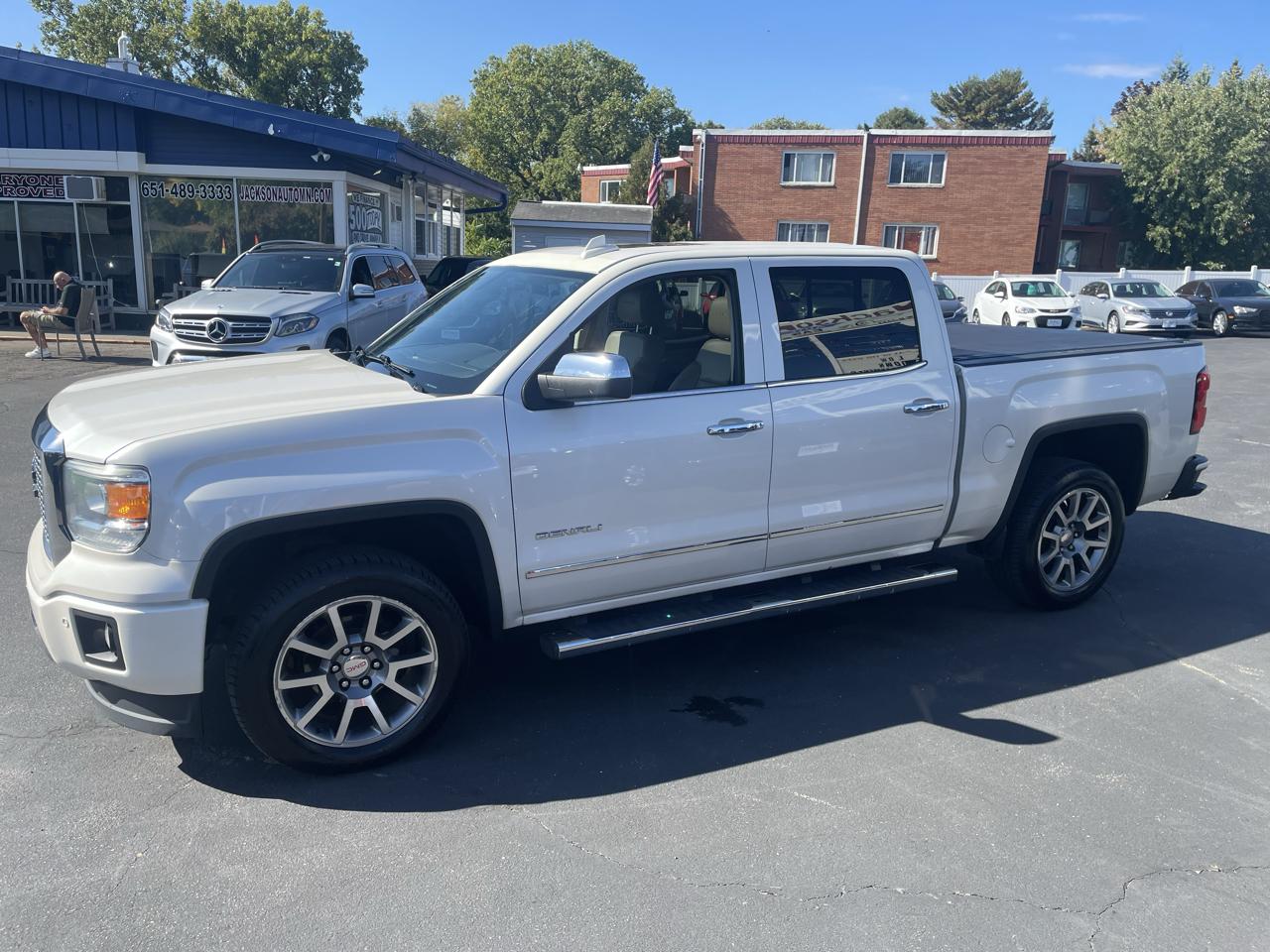 GMC Sierra 1500 4WD Crew Cab 143.5" Denali 2015