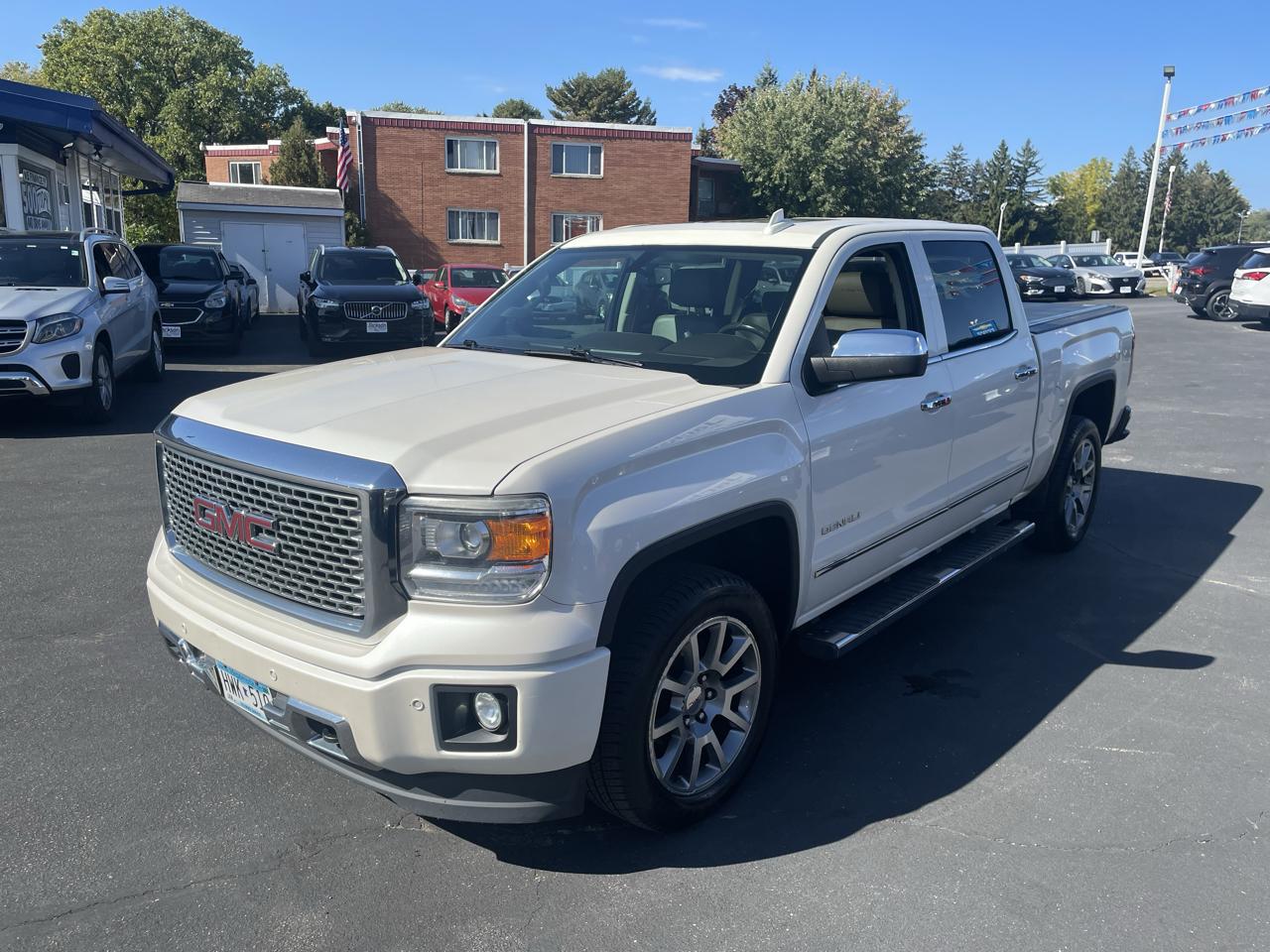 GMC Sierra 1500 4WD Crew Cab 143.5" Denali 2015