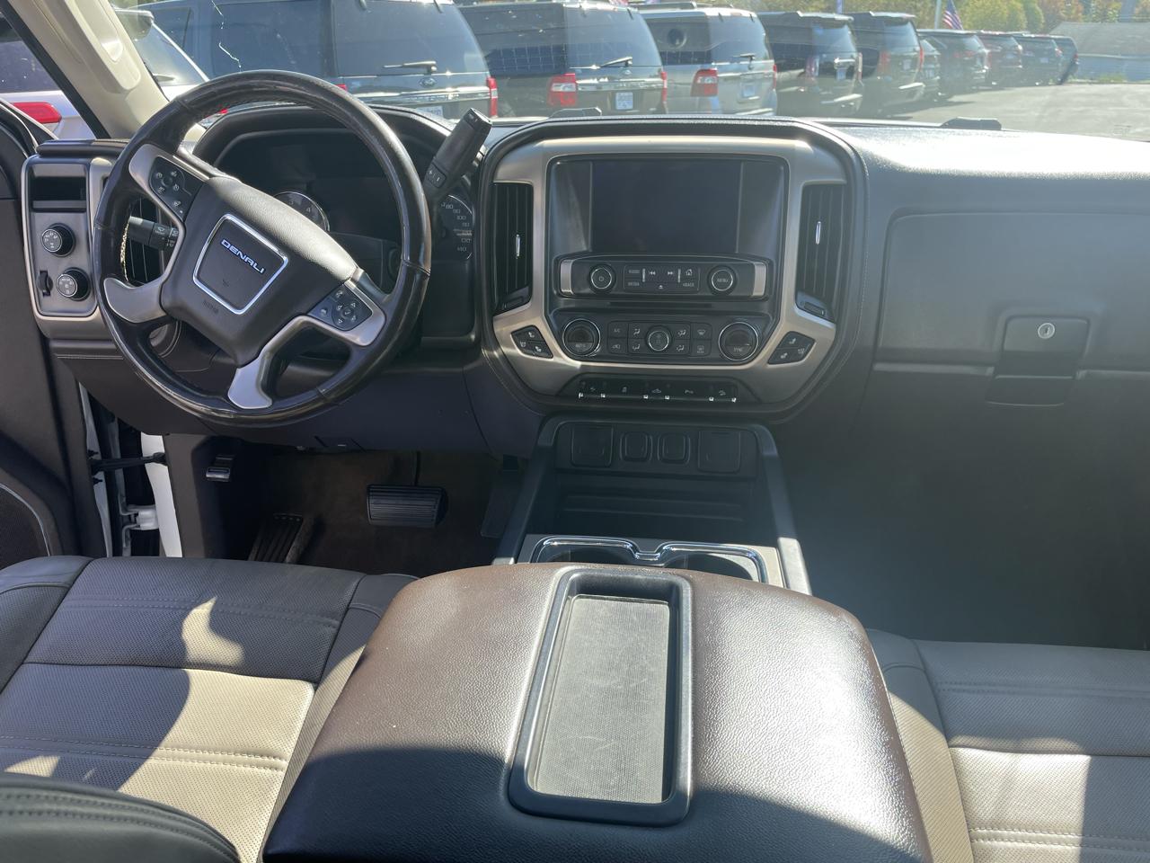 GMC Sierra 1500 4WD Crew Cab 143.5" Denali 2015