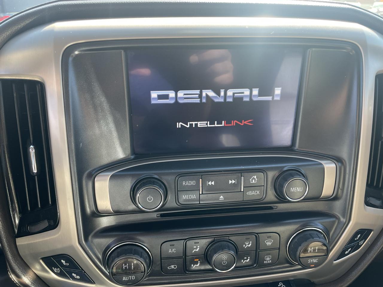 GMC Sierra 1500 4WD Crew Cab 143.5" Denali 2015