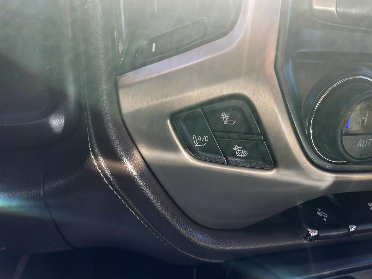 GMC Sierra 1500 4WD Crew Cab 143.5" Denali 2015