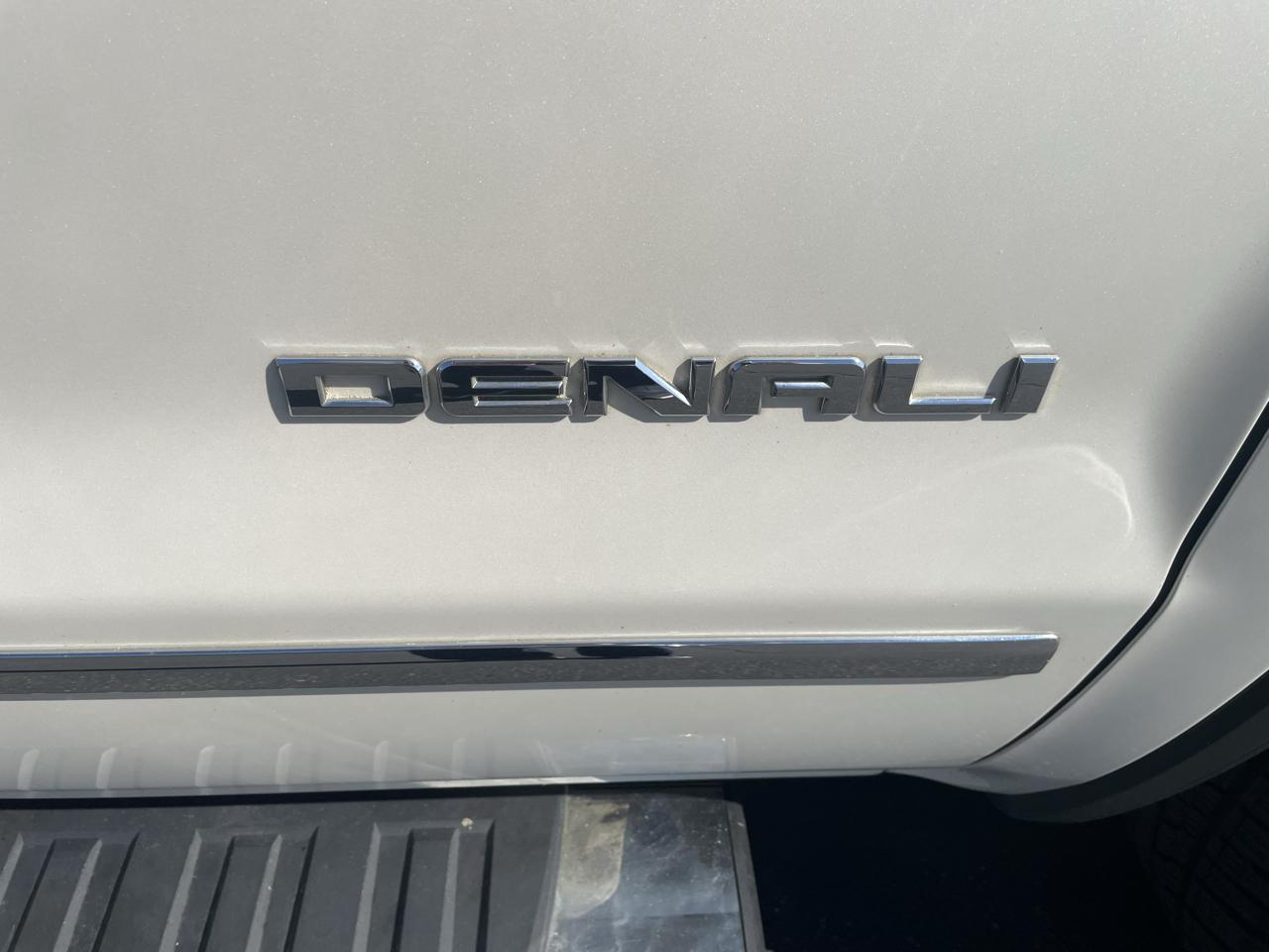 GMC Sierra 1500 4WD Crew Cab 143.5" Denali 2015