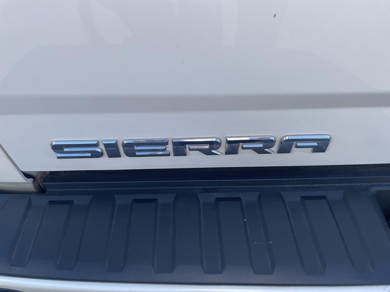 GMC Sierra 1500 4WD Crew Cab 143.5" Denali 2015
