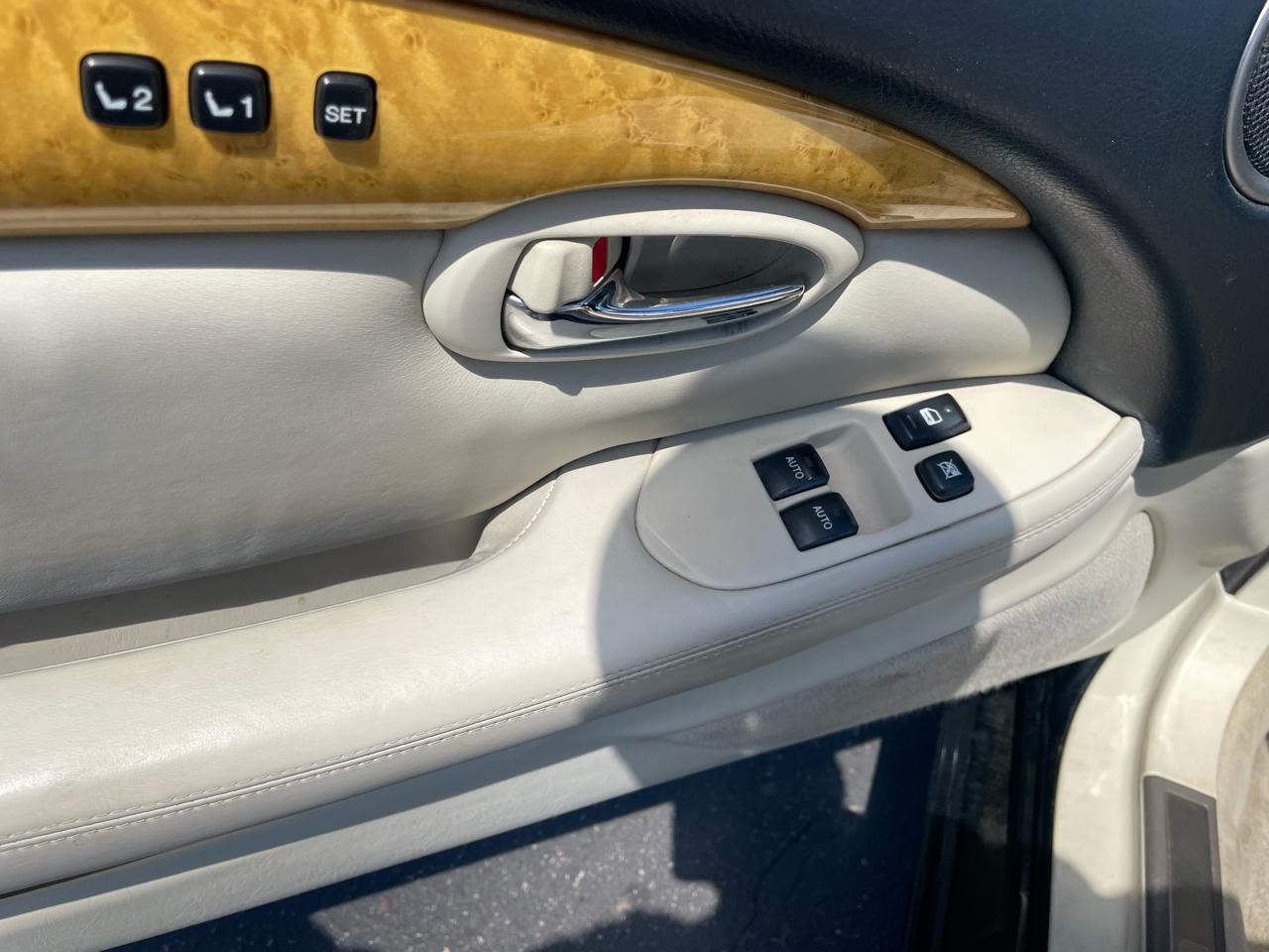 Lexus SC 430 2dr Convertible 2002