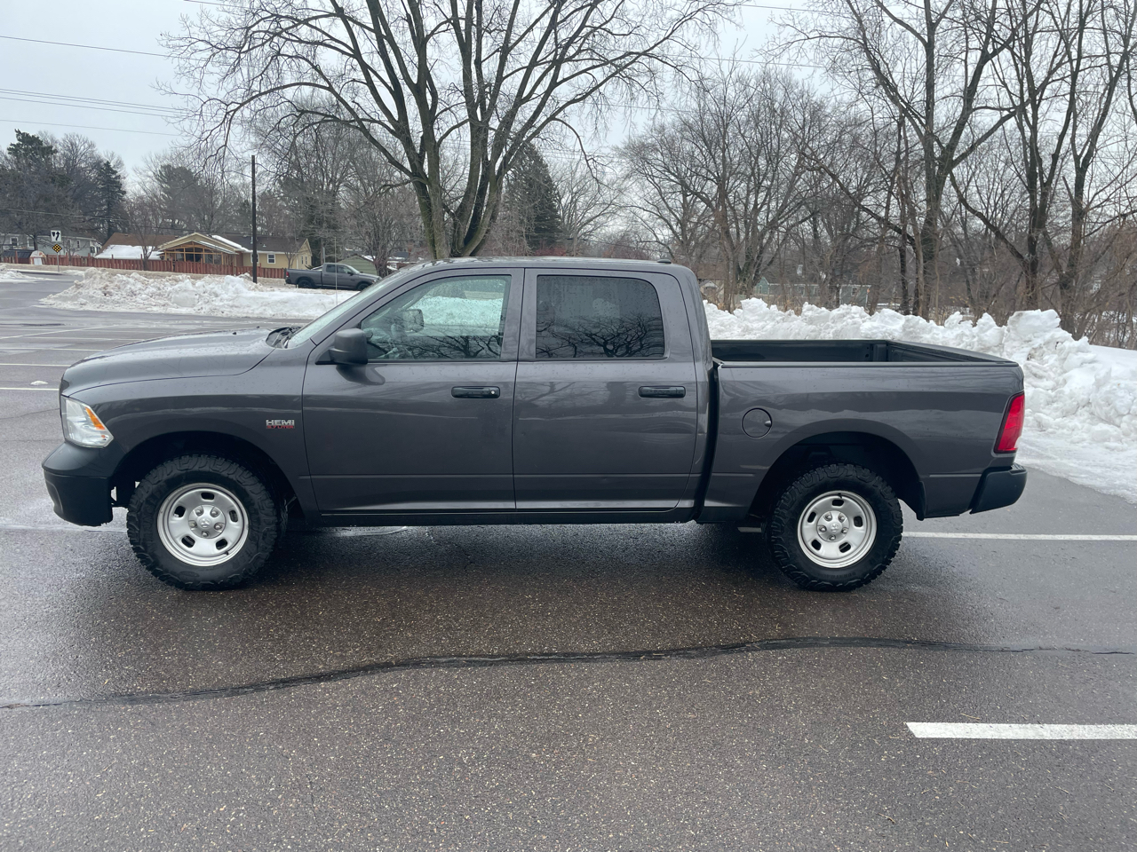 RAM 1500 Classic Tradesman 4x4 Crew Cab 5'7" Box 2019