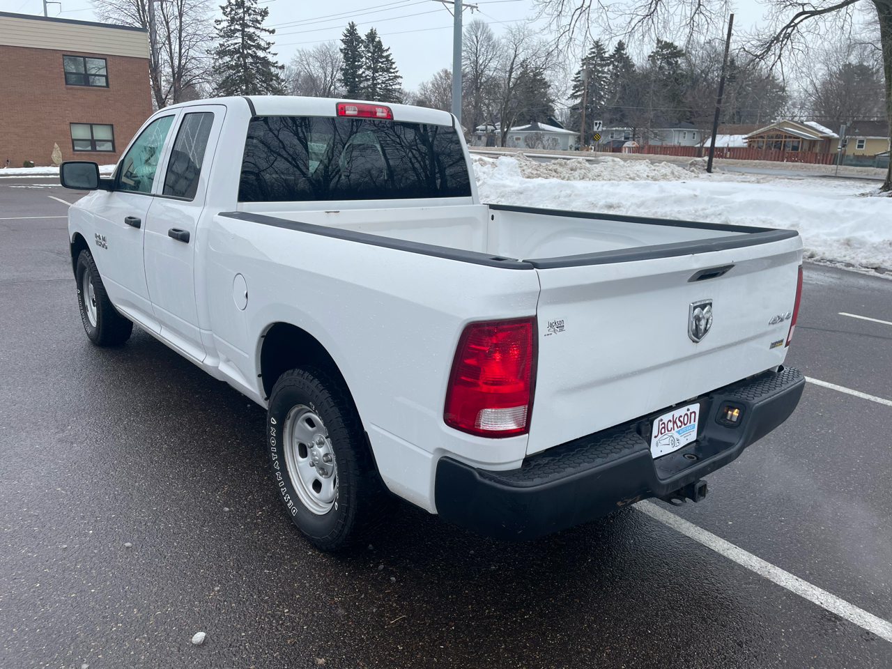 RAM 1500 4WD Quad Cab 140.5" Tradesman 2015